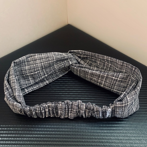 Crosshatch Pattern Turban Style Headband - Picture 7 of 7